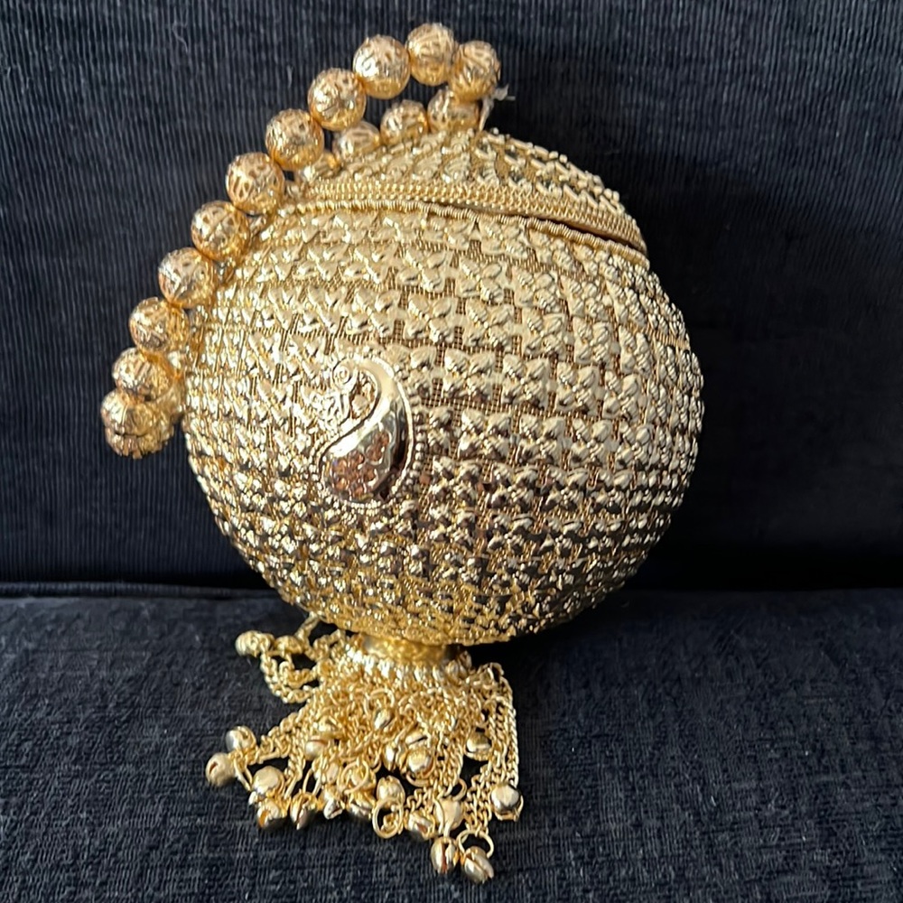 Gold chandelier bag- needs new closure clip